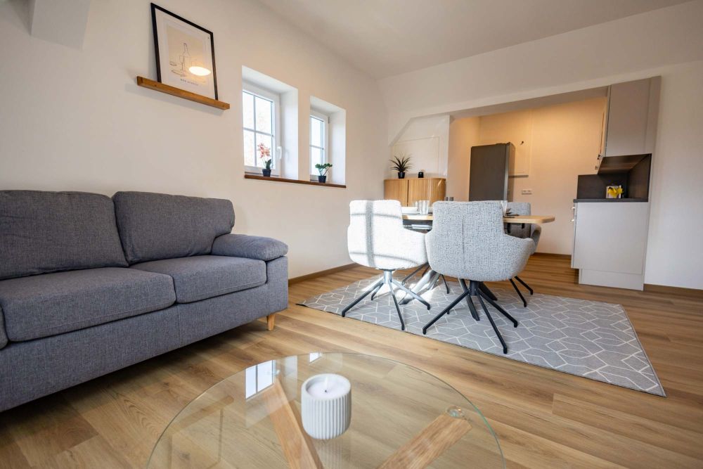 Wohnzimmer mit Essbereich